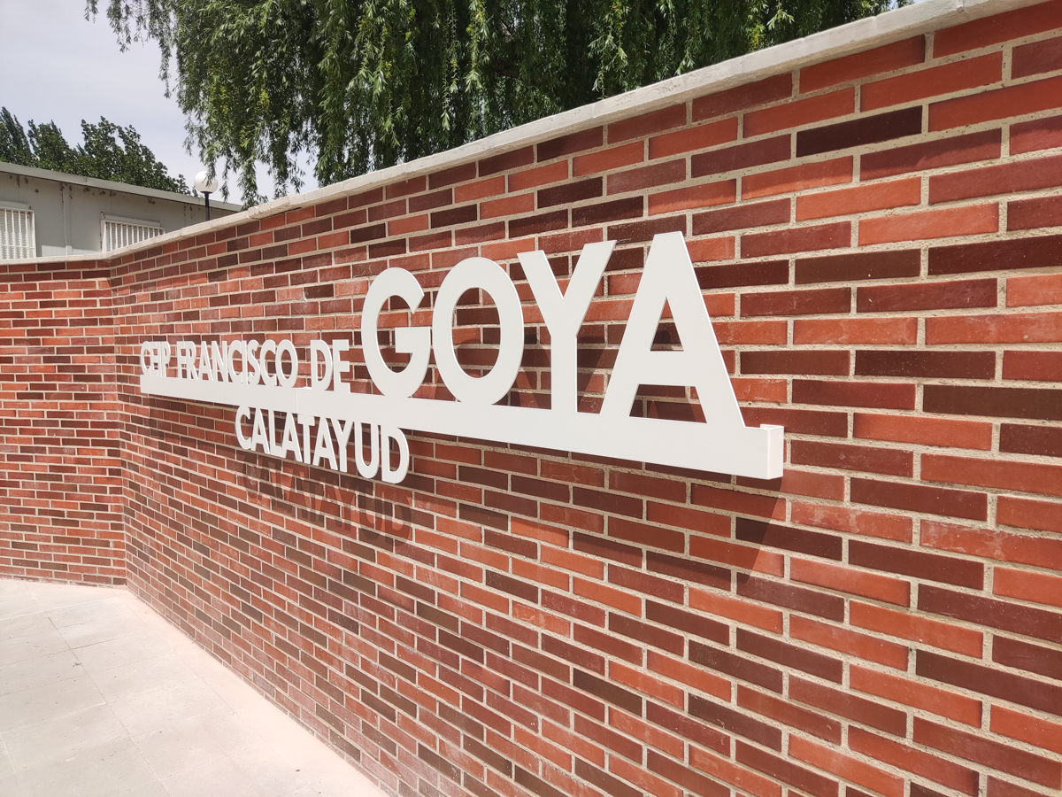 Rótulo corporativo CEIP Francisco de Goya - Diseño y fabricado por Riclart